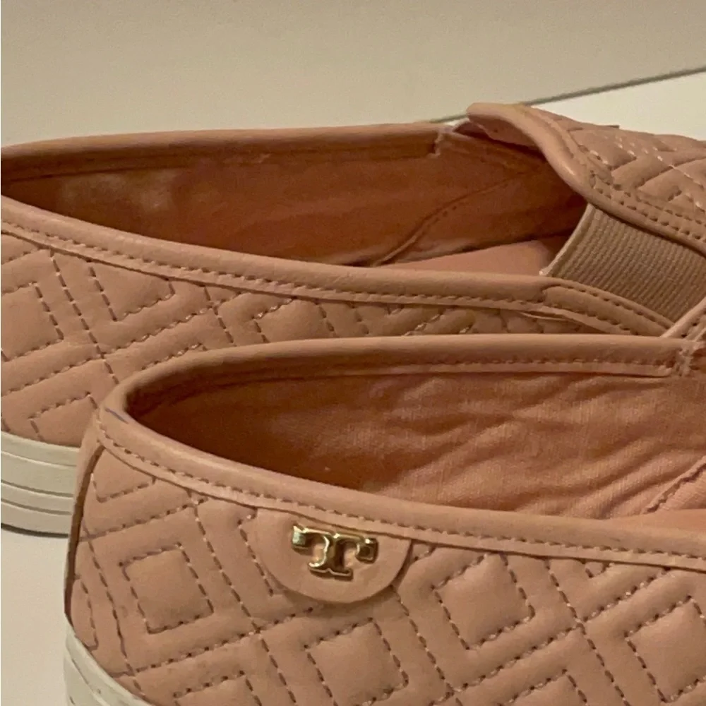 Tory Burch, beautiful pink color slippers